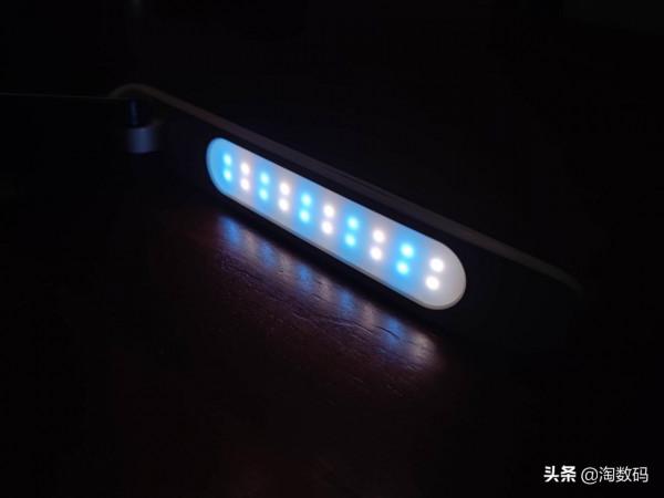 國貨內卷無情：￥13塊錢的3色溫2400mAh充電式觸控檯燈開箱曬個單