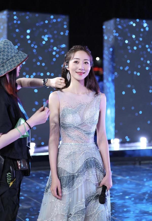 韓雪氣質女神,穿藍色薄紗裙仙氣十足“仙女下凡” 韓雪氣質女神,穿藍色薄紗裙仙氣十足“仙女下凡”