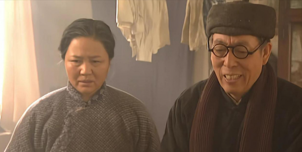 激情燃燒的歲月：19歲的褚琴嫁給36歲的石光榮，是最極致的痛苦