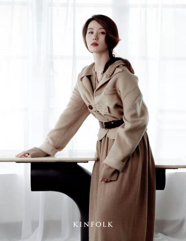 國貨真爭氣！劉詩詩穿國產時裝登大片，高階感不輸倪妮Gucci造型