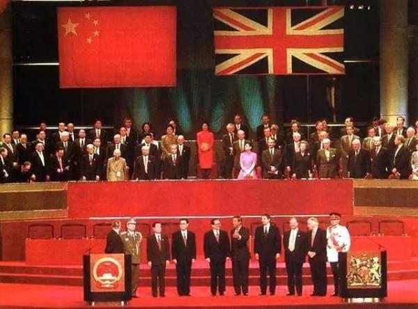 香港迴歸，讓英軍“下崗”的交接指揮官譚善愛，轉業後過得如何？