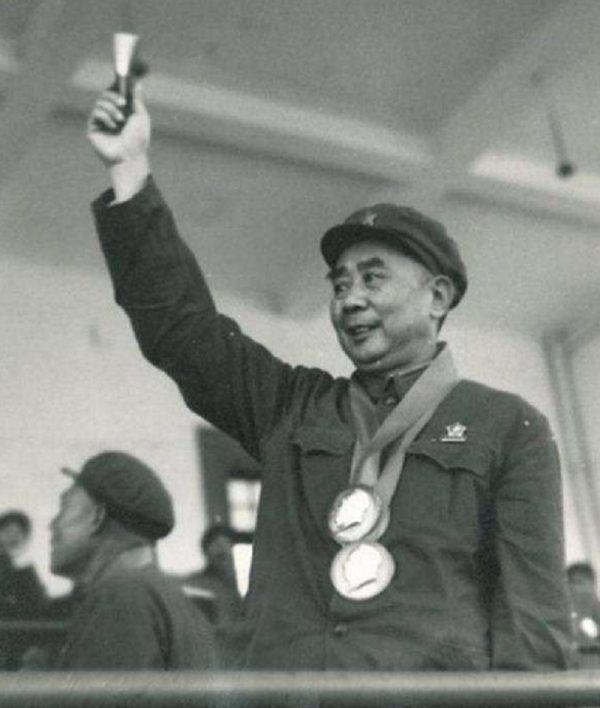 殺害譚甫仁中將的兇手飲彈斃命，為何82天后保衛部部長選擇自縊？