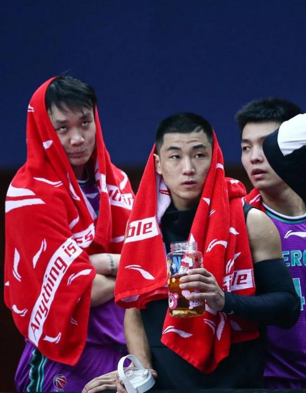 周琦出走陶漢林肆虐廣匯內線,丁彥雨航李敬宇互動更珍貴 周琦出走陶漢林肆虐廣匯內線,丁彥雨航李敬宇互動更珍貴