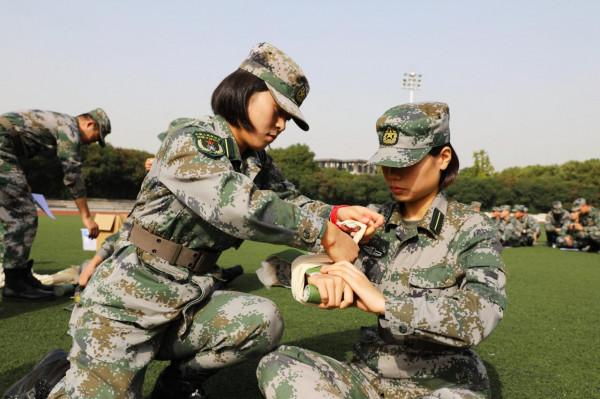 中秋佳節,通訊女兵一封家書寄相思 中秋佳節,通訊女兵一封家書寄相思