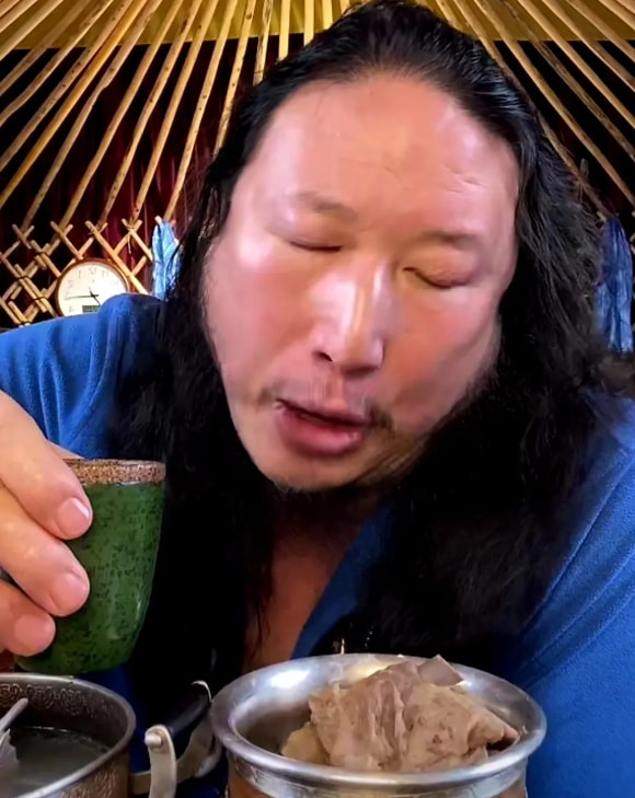 毛子哥直播痛哭流涕，決定退出網紅圈，家裡不差那一兩百萬