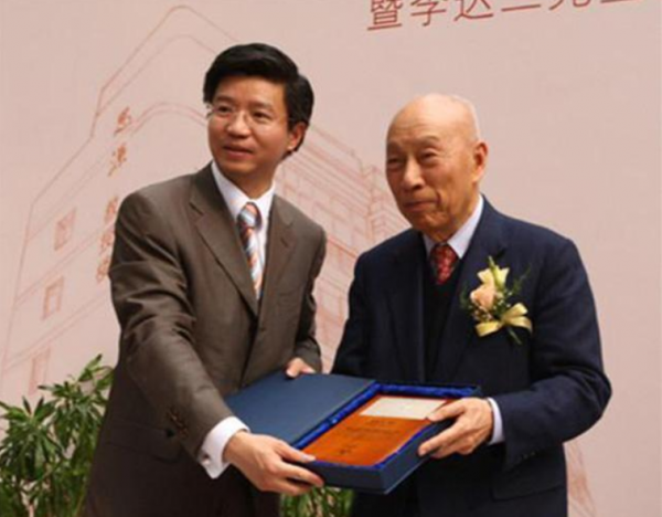 豪門兄弟情!陳曾燾繼承哥哥數十億資產,賺到千億全數還給侄子 豪門兄弟情!陳曾燾繼承哥哥數十億資產,賺到千億全數還給侄子