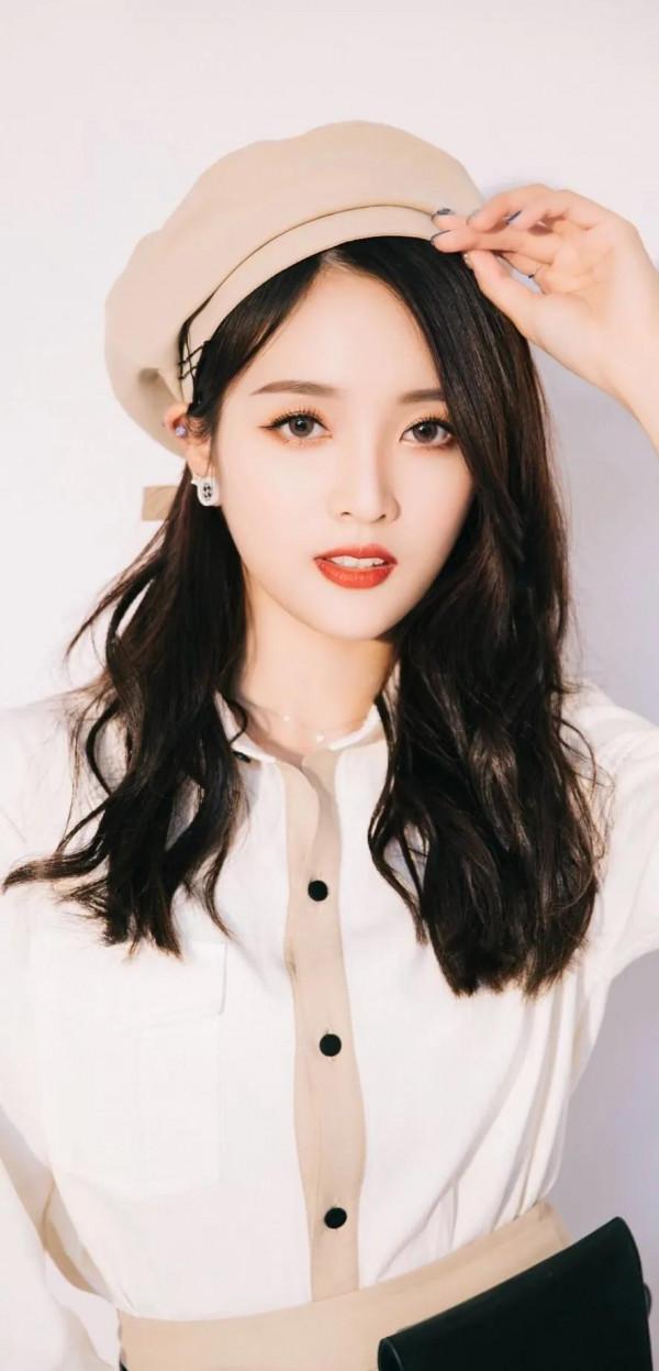 有喜歡吳宣儀的嗎？長相甜美可人，處處散發著迷人的青春氣息