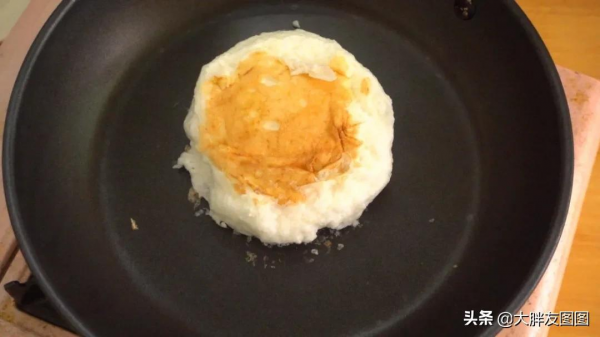 剩飯也能做成鬆餅?不要麵粉,不要烤盤,軟蓬蓬,香噴噴 剩飯也能做成鬆餅?不要麵粉,不要烤盤,軟蓬蓬,香噴噴