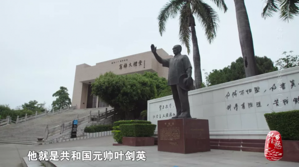 客自北方來，駐足在梅城