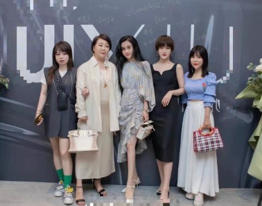 “青島小夥”黃渤,獨愛醜妻24年,林志玲、舒淇都要靠邊站 “青島小夥”黃渤,獨愛醜妻24年,林志玲、舒淇都要靠邊站