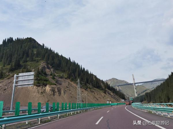 漢EV自駕新疆，路過果子溝大橋之後直達賽里木湖駐車