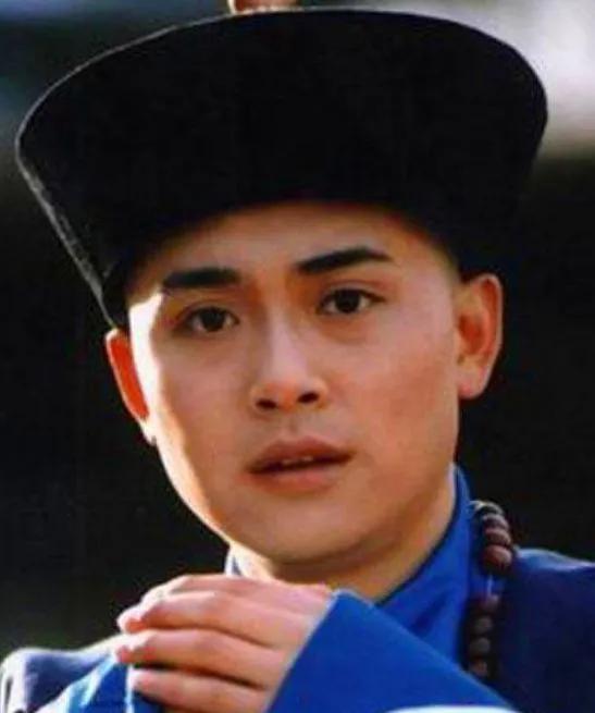 “黃梅歌后”吳瓊：42歲嫁小15歲老公，跟公婆做朋友，59歲似凍齡