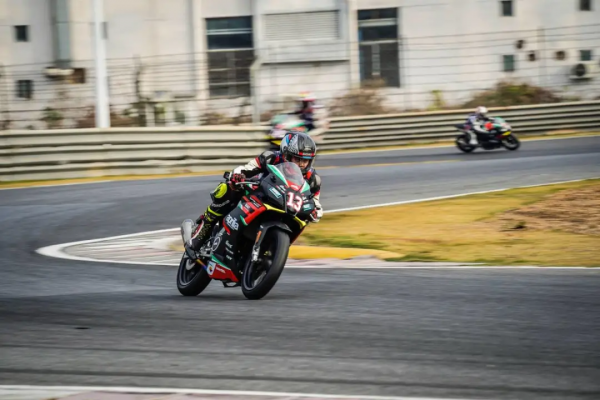 最具價效比的玩車攻略：原來普通人也可以成為專業車手