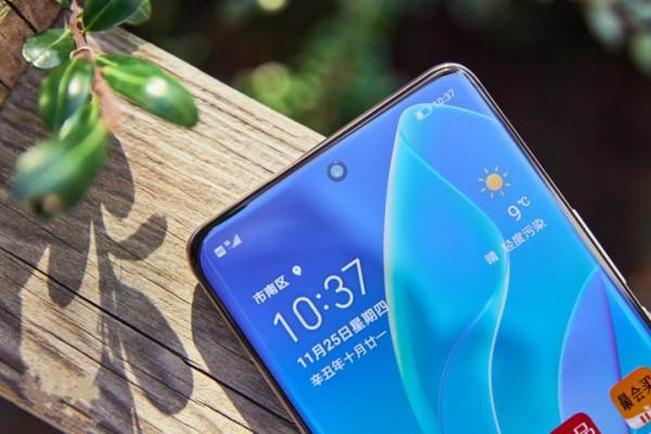 從這三款明星手機的配置看，你認為春節後降價多少合理呢