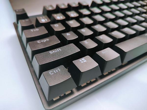 有線、無線輕鬆加持，雷柏V500PRO多模式背光機械鍵盤上手體驗