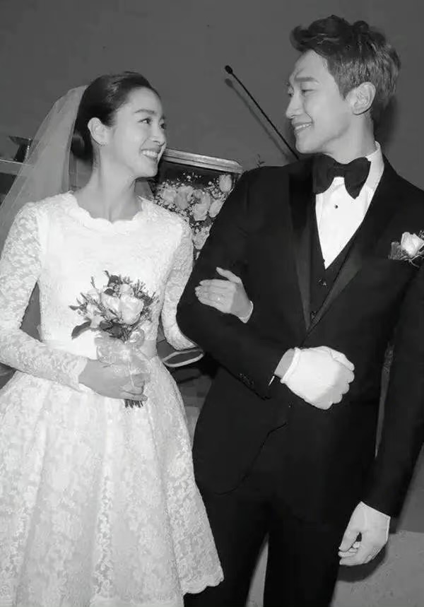 RAIN攜手金泰熙散步日常，娛樂圈真夫妻的糖就是好磕