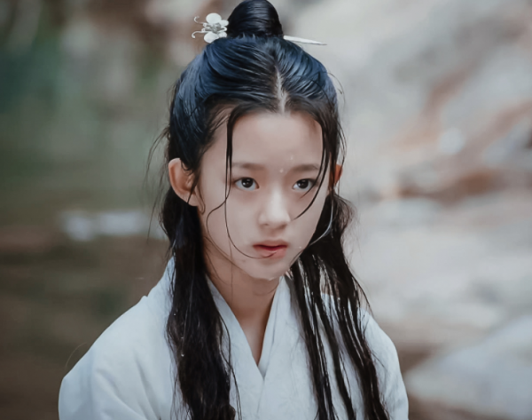 古人誠不欺我！十三四歲便“傾國傾城”，也不是假的