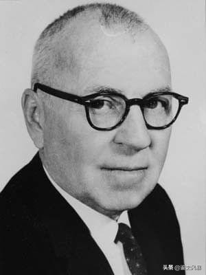 1931年,美國一科學家將小猩猩和兒子一起撫養，9個月後卻緊急叫停