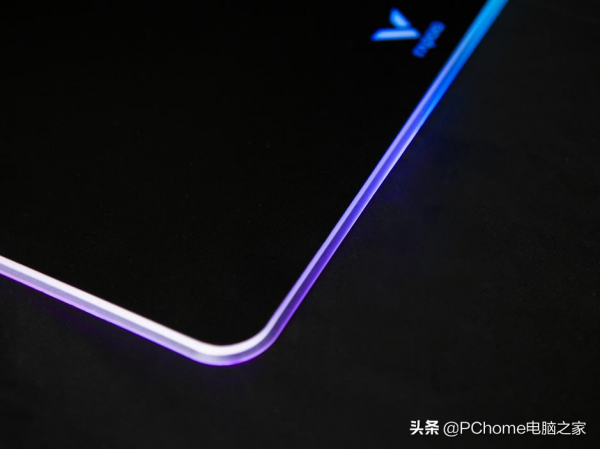 自帶炫酷燈效支援無線充電 雷柏V10 RGB滑鼠墊評測