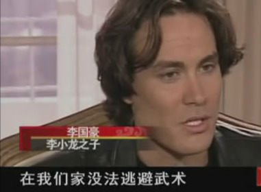 1993年李小龍之子李國豪在片場遭“槍殺”，到底是意外還是陰謀？