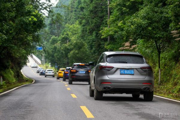 激動壞了！第一次開瑪莎拉蒂長途旅行，居然是這樣的感覺...