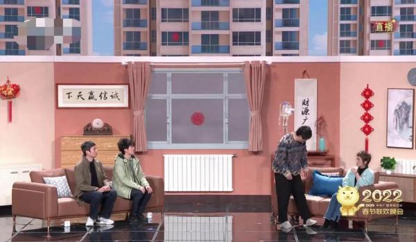 春晚小品：沈騰馬麗顯平淡，賈玲張小斐出彩，大張偉王勉兩人炸場