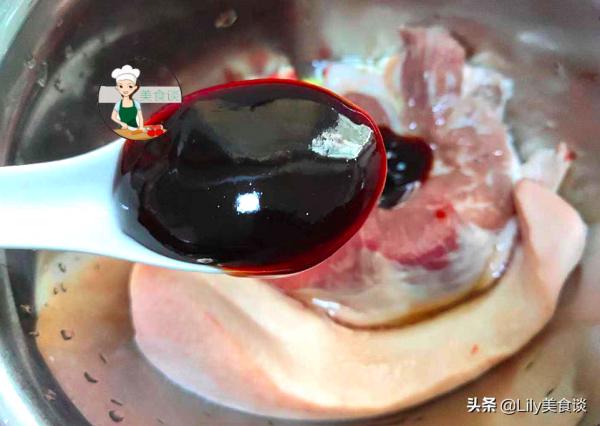 把豬肉放進電飯鍋,不加一滴水直接燜,出鍋香到流口水,渣都不剩 把豬肉放進電飯鍋,不加一滴水直接燜,出鍋香到流口水,渣都不剩