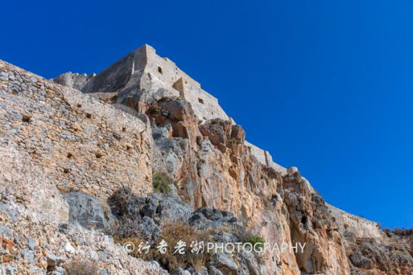 僅20人的小島，儲存著中世紀城堡，90%本地遊客是去拍婚紗度蜜月