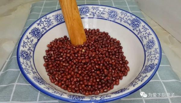 1斤麵粉，半斤紅豆，鍋裡一蒸，鬆軟香甜無新增，吃過就唸念不忘