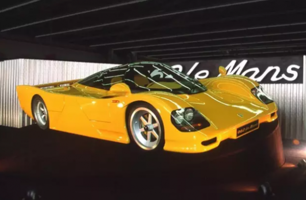 95歲英女王開路虎，卻沒有駕照，汶萊國王身家700億有7000輛豪車