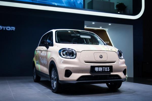 理想再登頂 哪吒超越蔚來 8月造車新勢力銷量旁觀