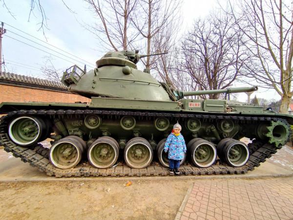北京這個小區竟然藏著數十輛坦克，如同露天博物館，可近距離接觸