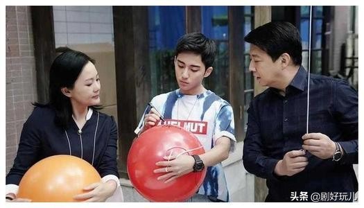 黃磊用三部劇構建了自己的“小宇宙”，新劇開播就拿下收冠