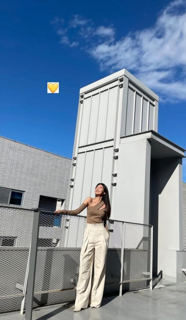 跨國撞衫楊冪樸彩英各有千秋，迪麗熱巴少女時代不分上下