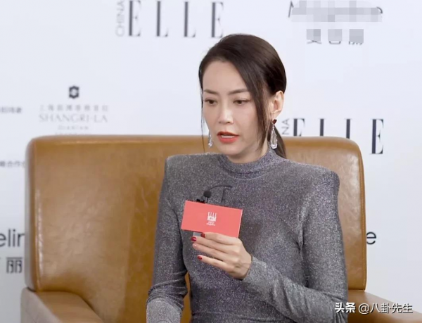 ELLE盛典：關曉彤精修前後差別大，唐嫣髮型糟糕，秦海璐大秀身材