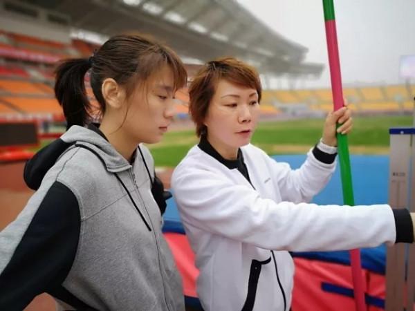 高顏值+大長腿！00後全運冠軍走紅 網友：比明星更美更陽光