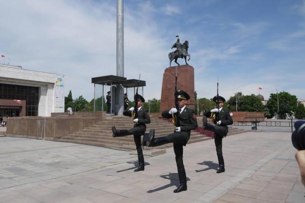 中亞五國漫遊之吉爾吉斯，我們在那裡拜謁了詩仙李十二出生的地方