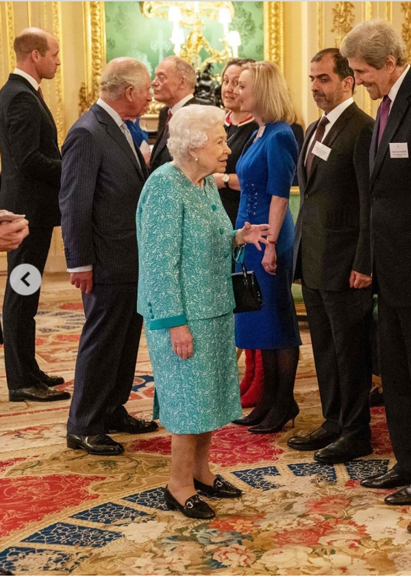 真壕氣,英女王戴18.8克拉庫裡南胸針亮相,查爾斯和威廉做跟班 真壕氣,英女王戴18.8克拉庫裡南胸針亮相,查爾斯和威廉做跟班