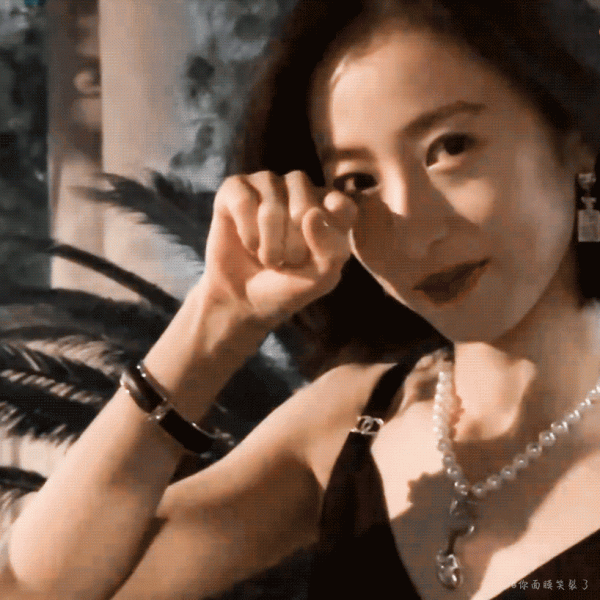 周雨彤 普通人也可以借鑑的穿搭模板 漂亮又有氣質 周雨彤 普通人也可以借鑑的穿搭模板 漂亮又有氣質