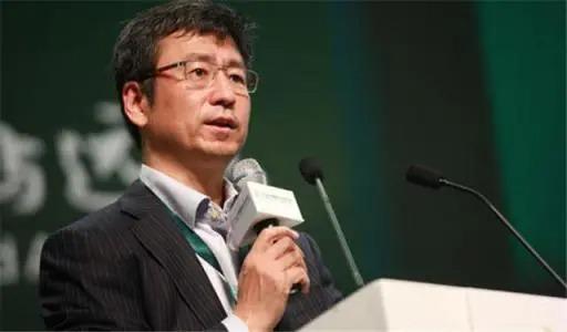 娶大學校友，用筆和妻子交流，兒子不崇拜他，白巖松婚姻狀況如何