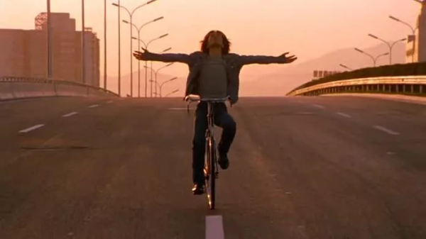 賈宏聲:他當著父親面跳了樓,留下了一輛被砸壞的車和周迅的眼淚 賈宏聲:他當著父親面跳了樓,留下了一輛被砸壞的車和周迅的眼淚