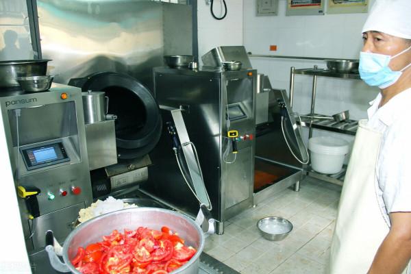 農業就業往工業走，往服務業上去走。現就業往智慧化產業方向去走