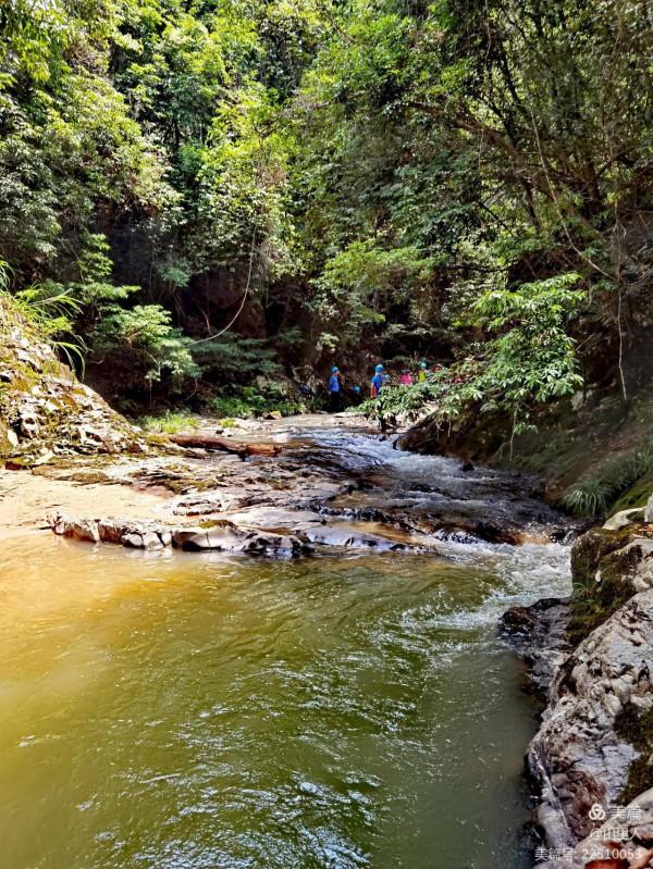 流在心中的一條河 流在心中的一條河