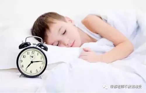 從8點耗到10點,哄妹妹睡覺,給了我教育孩子的3點啟示 從8點耗到10點,哄妹妹睡覺,給了我教育孩子的3點啟示