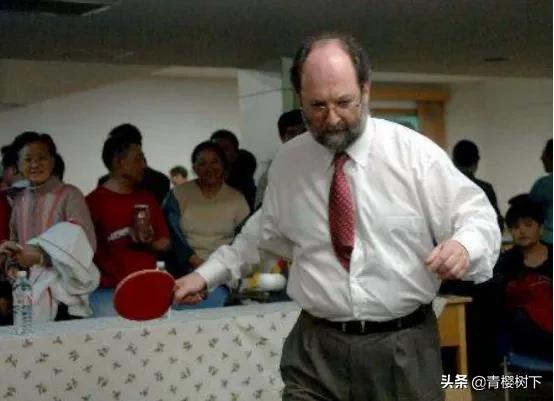 為遏制國乒發展，他逼劉國樑孔令輝退役，後因私吞2000萬被檢舉