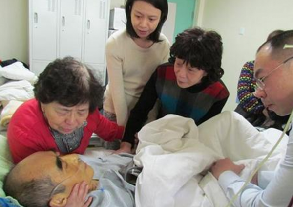 癌症晚期的莊則棟決定放棄治療，留遺書給日本妻：望有尊嚴的長眠