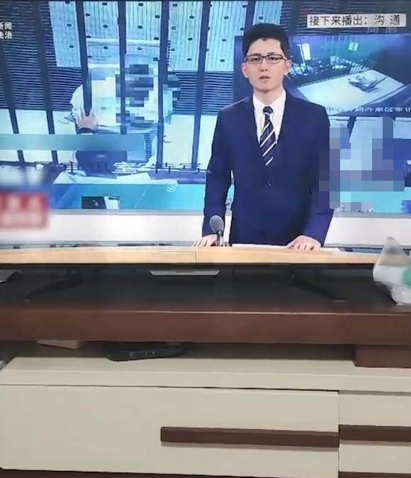 新聞頻道被曝發生直播事故，男主持錄製中途變臉，怒問“你指啥”