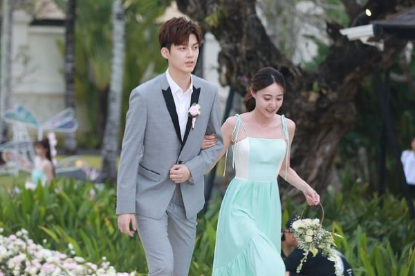 付辛博穎兒婚禮伴郎伴娘團看點也很多！郭碧婷挽手馬可像演偶像劇