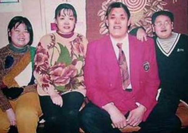 穆鐵柱退役後：無法長時間站立，稱愧對妻兒，2008年病逝姚明評價