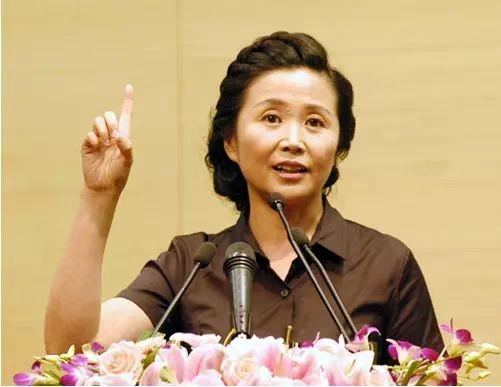 “非誠勿擾”黃菡：倒追嫁同學，恩愛30年無緋聞，女兒比她還漂亮